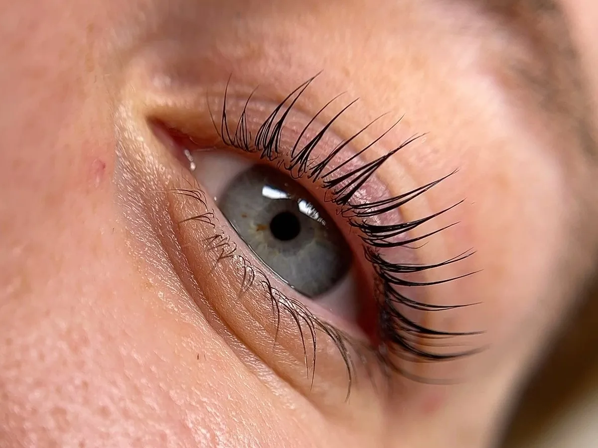 Natural curled lashes, close-up